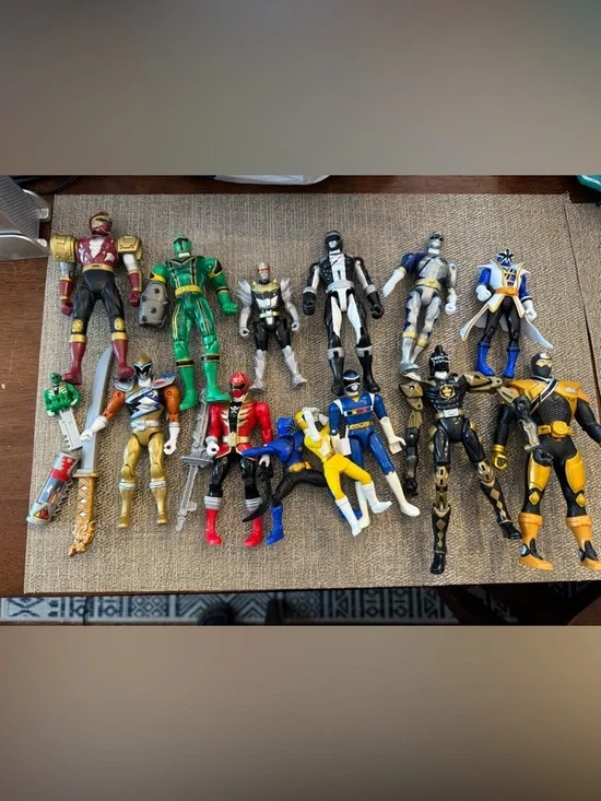 Power Ranger action figures - Picture 1 of 1